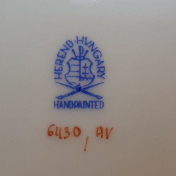 White and Green Herend Vase From Hungary - Picture 11 of 11